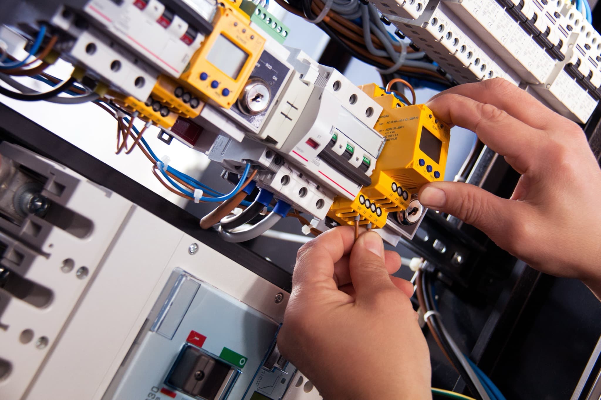 Elektrikář / Elektrotechnik / Mechatronik – zapojování rozvaděčů